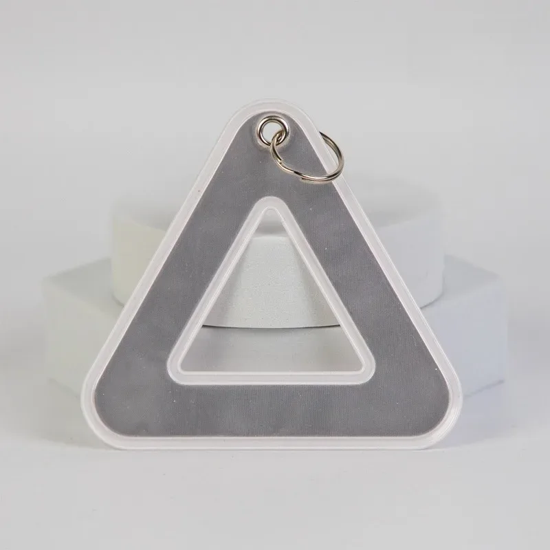 pendentif réfléchissant pour sacs d'école, réflecteur de sécurité triangulaire, étiquette suspendue de sécurité pour étudiants pour la marche nocturne et le cyclisme