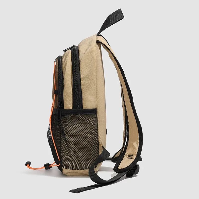 sac dos toile beige bandes noires poche intérieure fendue ceintures jacquard randonnée sport décontracté
