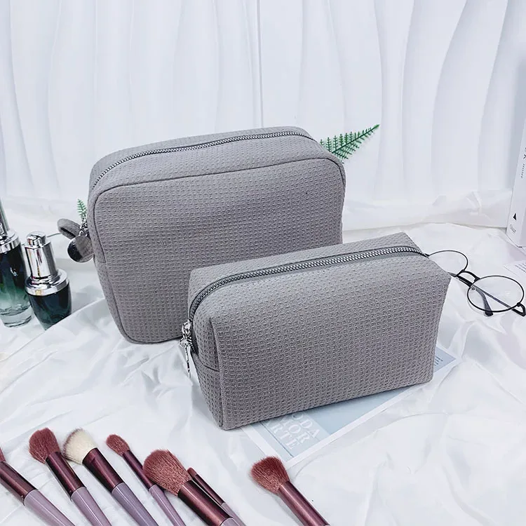 pochette de maquillage personnalisée brodée avec nom, sac cosmétique sur mesure, cadeau pour demoiselle d'honneur, cadeau pour lune de miel, cadeau pour l'équipe de mariage
