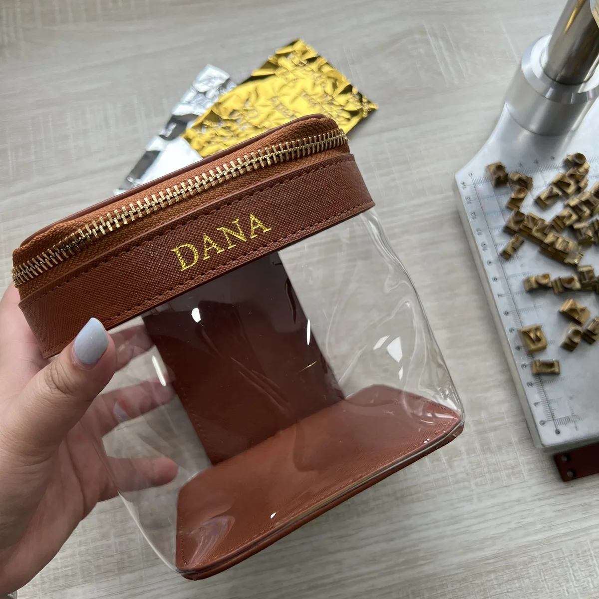 sac à cosmétiques transparent en cuir saffiano avec lettres personnalisables, trousse de maquillage étanche, petit étui à cosmétiques, ensemble portable pour voyage