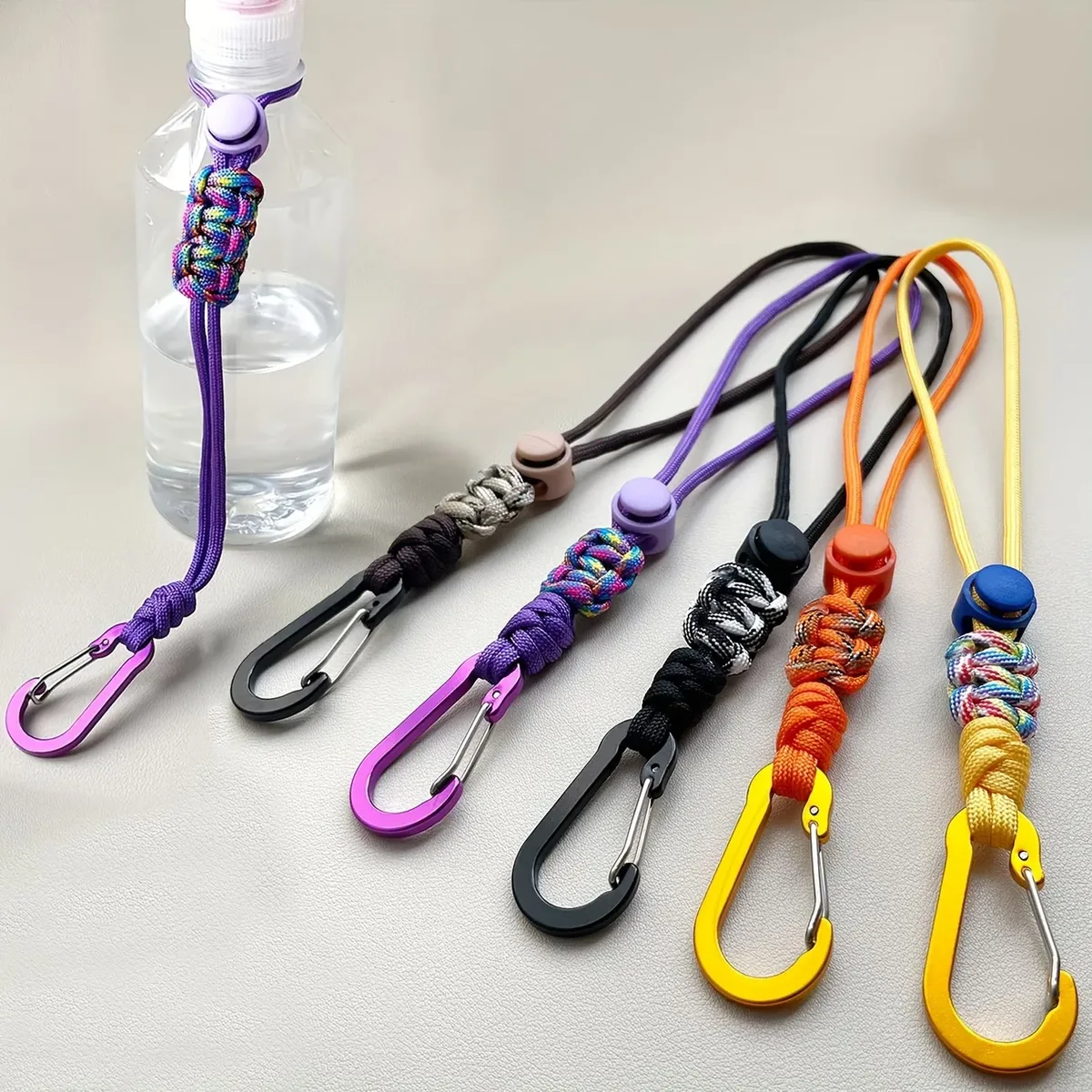 porte bouteille cordon paracord boucle métal nœud décoratif voyage randonnée jaune noir orange violet marron