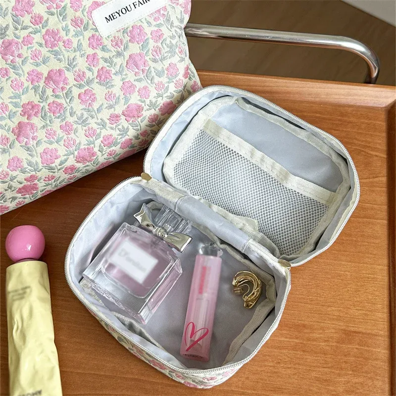 trousse toilette polyester motif floral rose blanc sac rectangulaire poignée métallique sac ovale fermeture glissière accessoires cosmétiques voyage femme