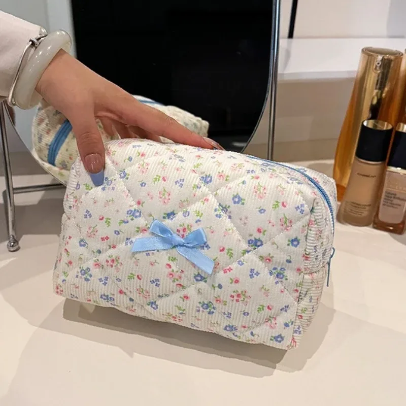 sac de rangement de maquillage matelassé à fleurs, organisateur de voyage portable, pochette de toilette cosmétique, sac à main de maquillage mignon, pochette