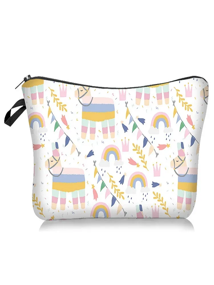 le nouveau sac de maquillage de la série à motifs légers et frais se vend bien. c'est un sac de rangement à main avec une housse en tissu polyester.