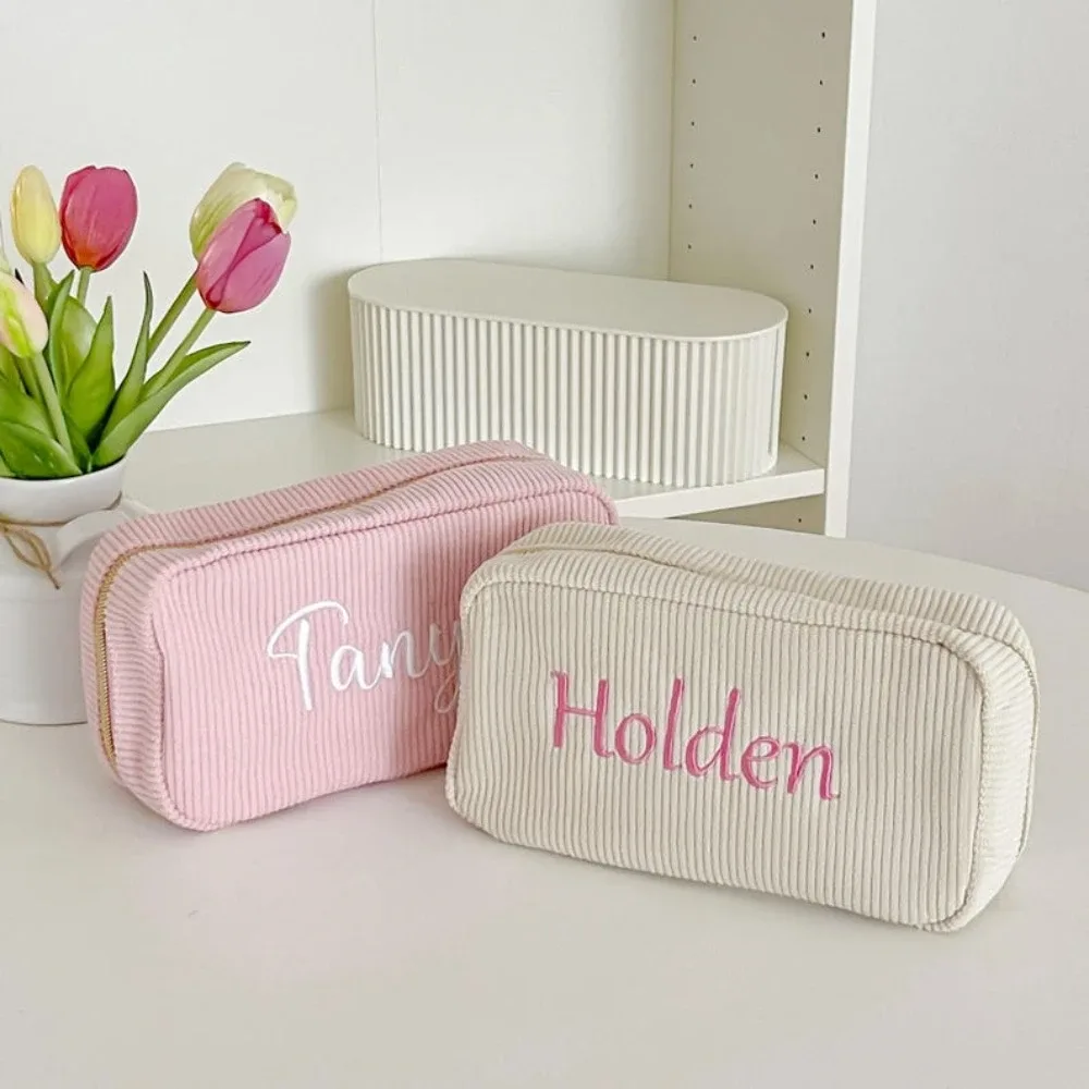 pochette à maquillage en velours côtelé brodée, sac cosmétique personnalisé avec nom, trousse de toilette monogramme, cadeaux pour demoiselles d'honneur, cadeaux pour enterrement de vie de jeune fille
