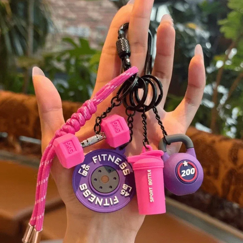 porte-clés fitness avec breloques mini haltère, disque de poids et bouteille de sport, sangle de poignet à clipser pour clés, sacs et sacs à dos