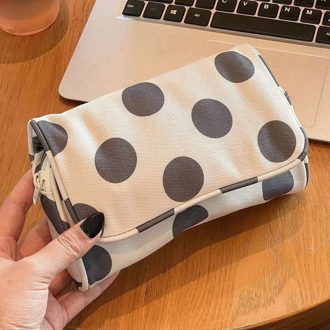 grande trousse de maquillage rayée avec miroir, portable, pliable, à fermeture éclair, organisateur de rangement de beauté pour femmes en voyage.