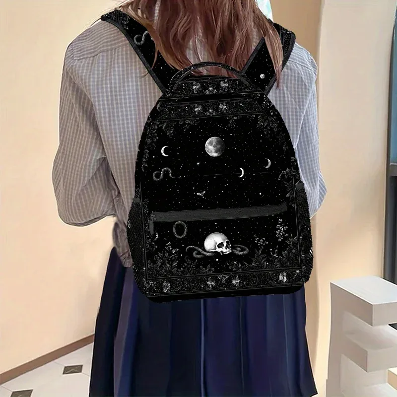 sac à dos gothique à imprimé crâne noir et blanc, sac à dos de voyage et de randonnée avec compartiment pour ordinateur portable, parfait pour la plage, le yoga et les sorties décontractées