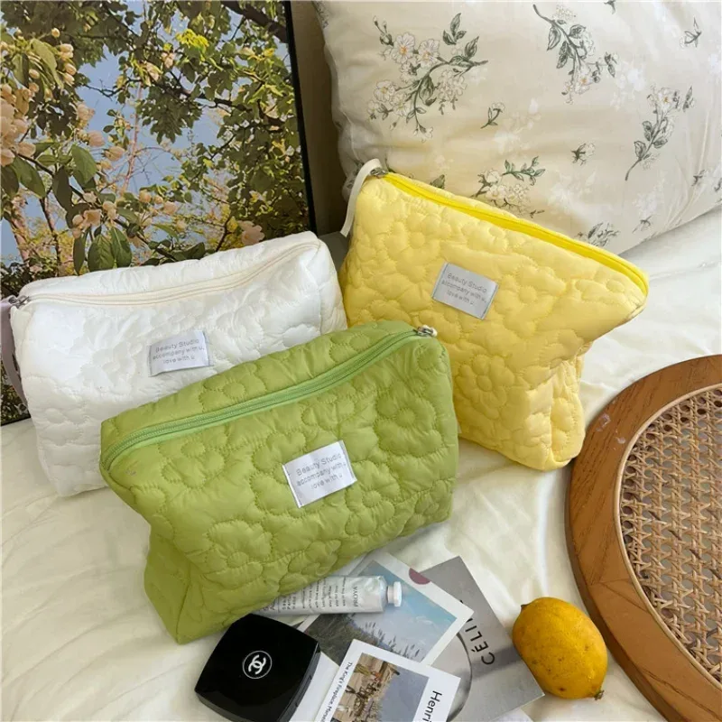 trousse polyester matelassée motif floral voyage cosmétique maquillage femme blanc jaune vert rose bleu