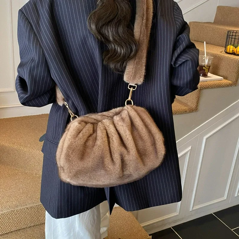 pochette supérieure à texture polyvalente et confortable pour femmes, sac à bandoulière nuage moelleux d'hiver, sac de rangement rétro en fourrure pour les déplacements