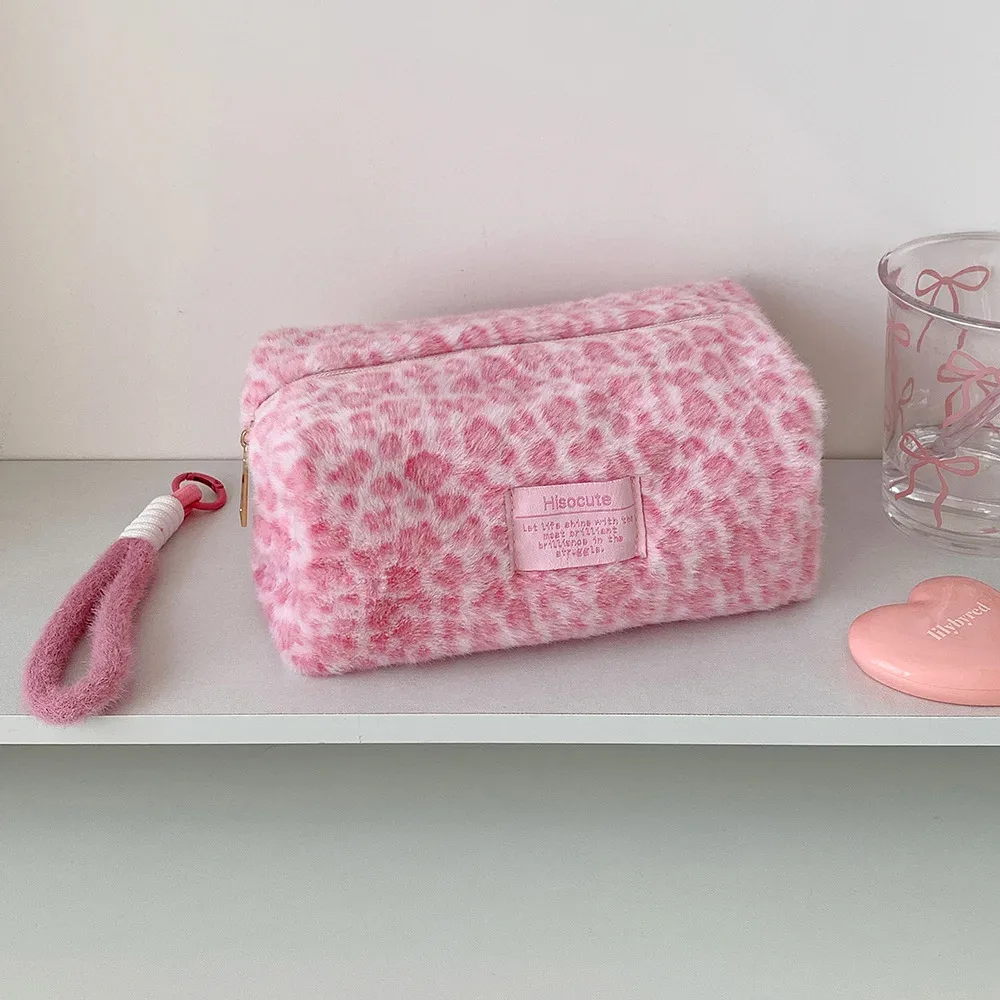 sac de maquillage portable en peluche à imprimé léopard pour filles, pochette pour étudiantes, sac de rangement portable pour produits de soin de la peau et articles de toilette