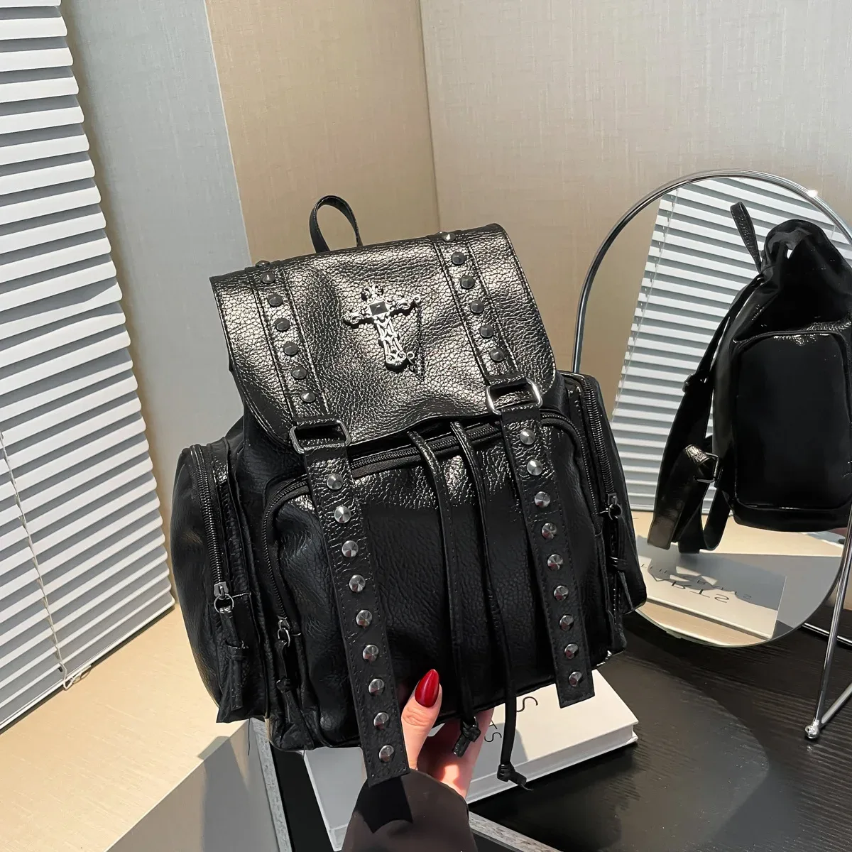 sac à dos punk à rivets pour femme en cuir pu avec fermeture à cordon pour usage quotidien