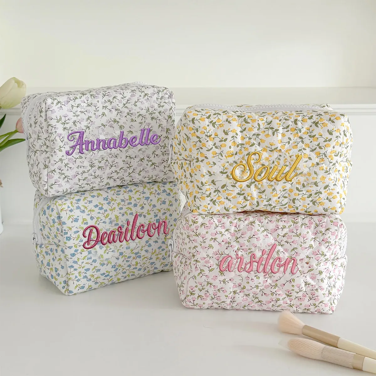 pochette de maquillage florale personnalisée, pochette cosmétique matelassée, broderie personnalisée, organiseur de voyage, cadeau pour femmes et filles, mignon