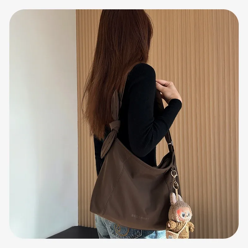 bagsmart sac bandoulière grande capacité pour femme, sac à main décontracté, sac de voyage étanche, sac à bandoulière multifonction pour la nuit