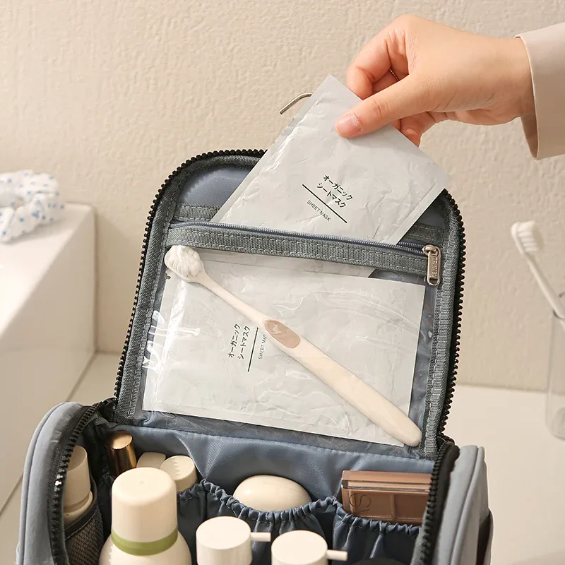 sac de toilette en taslon, imperméable pour voyage, sac de maquillage portable pour femmes, grand espace de rangement pour articles de toilette.