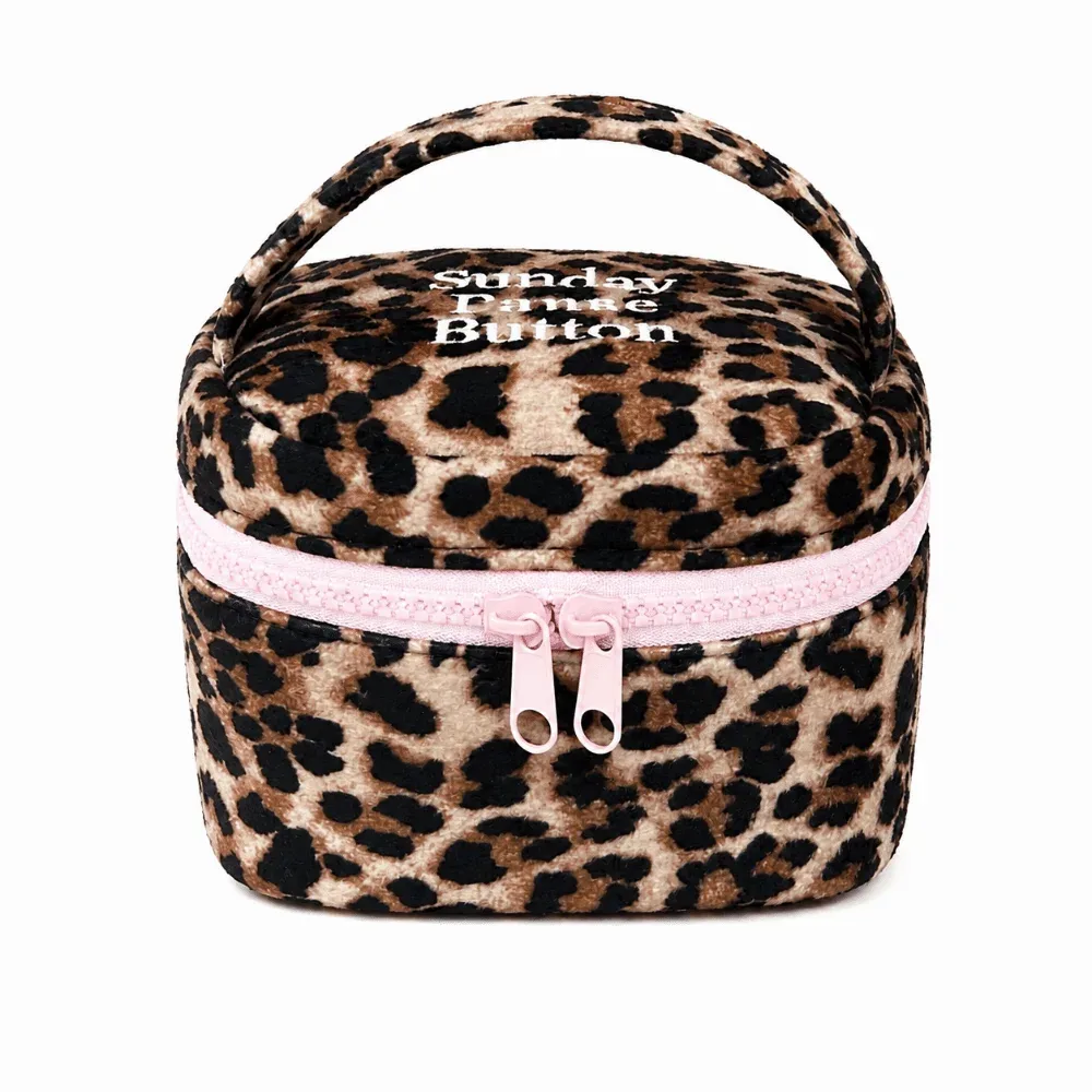 trousse polyester léopard beige imprimé animaux velours marron fermeture glissière rose poignée transport voyage
