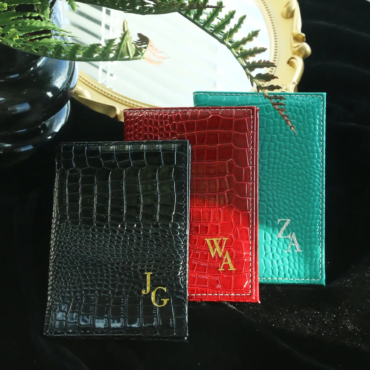 porte-passeport initial personnalisé et ensemble d'étiquettes de bagage, monogramme personnalisé en or et argent, cuir de crocodile en relief, cadeau de voyage