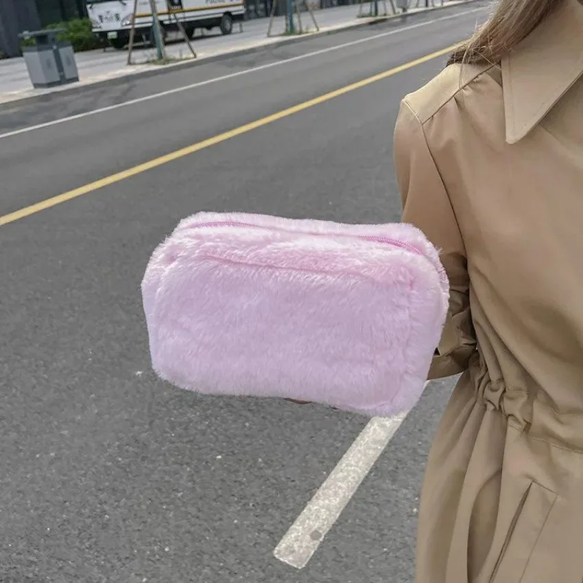 nouveau 1 pièces sac cosmétique en peluche crayon fille couleur bonbon sac à main banquet fête dame sac cosmétique maquillage