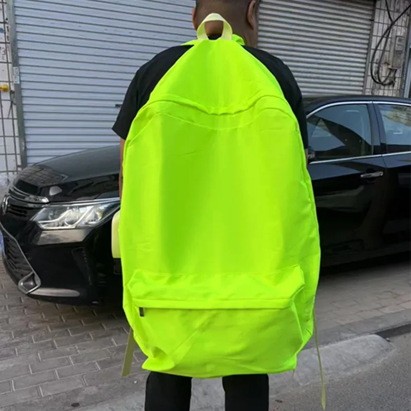 sac dos polyester violet vert bleu rouge jaune rose forme trapézoïdale poches latérales fermeture glissière usage voyage grande capacité