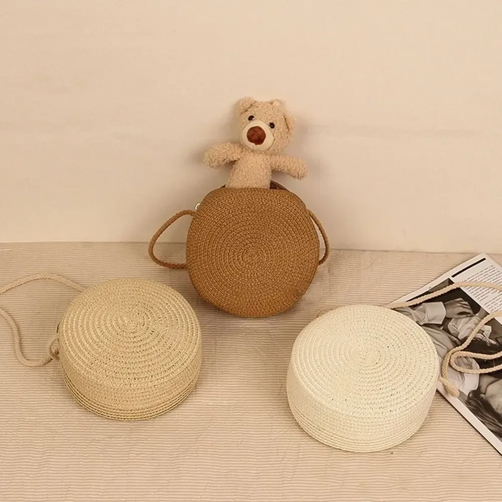 sac à bandoulière rond en paille tressée fait main pour femmes et filles, avec pompon épais, idéal pour l'été, la plage, les voyages et le quotidien, sac de rangement tendance