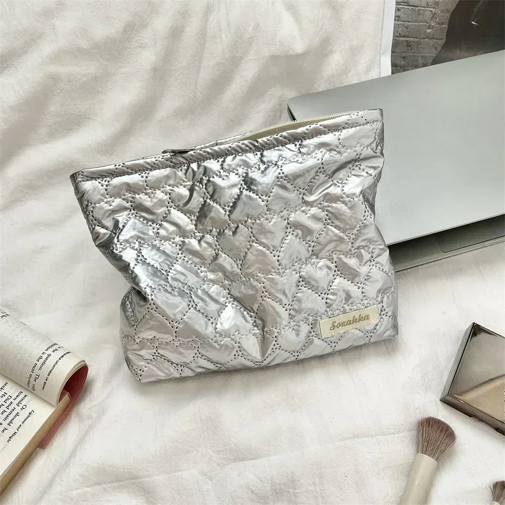 trousse toilette cosmétique matière unité centrale motif solide couleur argent format rectangulaire oreiller poche glissière usage voyage femmes