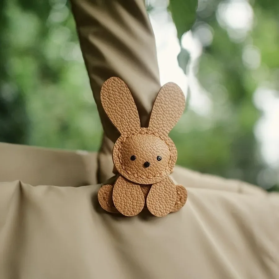 figurine lapin blanc simili cuir motif texturé poignée sac cintre sac léger accessoire voyage