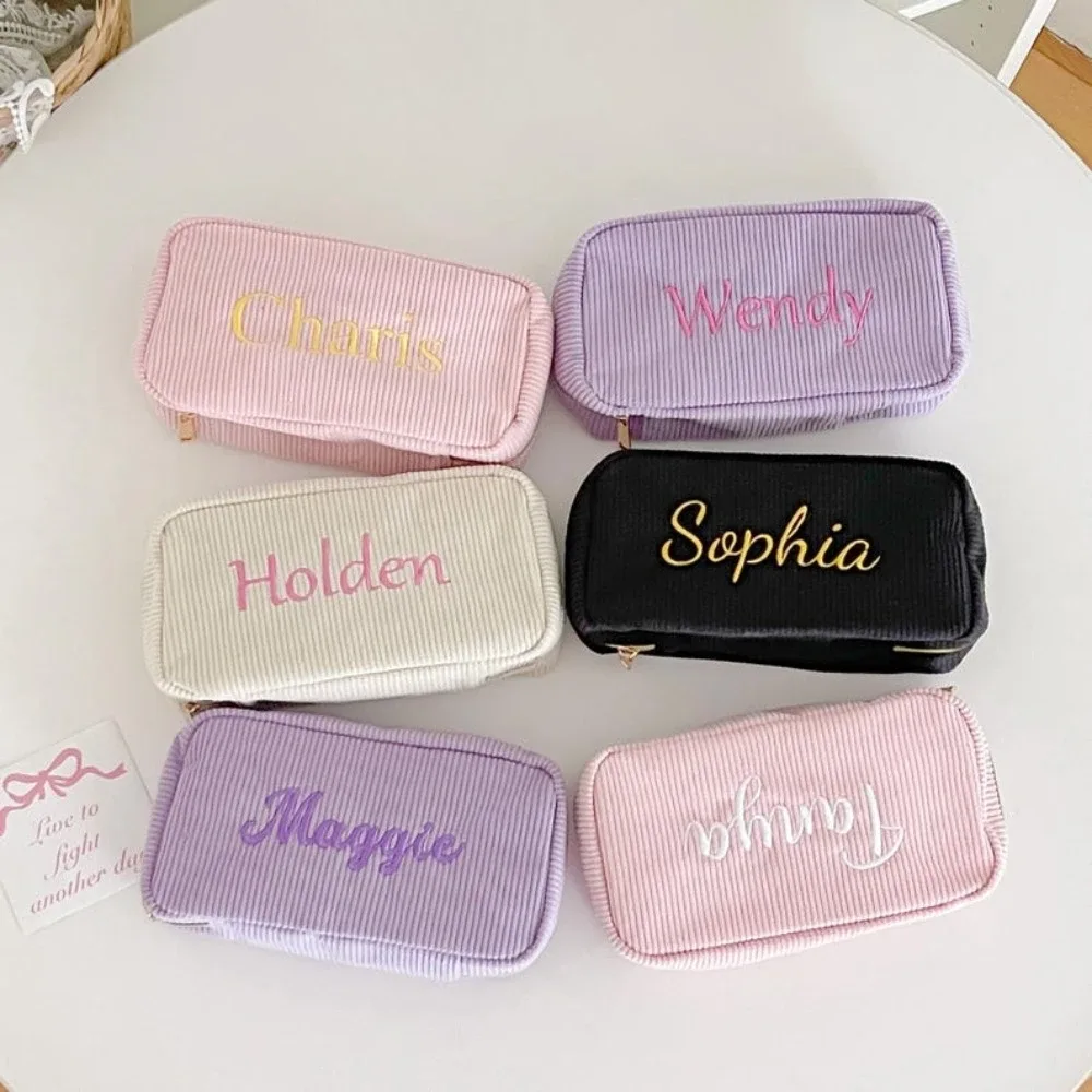 pochette à maquillage en velours côtelé brodée, sac cosmétique personnalisé avec nom, trousse de toilette monogramme, cadeaux pour demoiselles d'honneur, cadeaux pour enterrement de vie de jeune fille