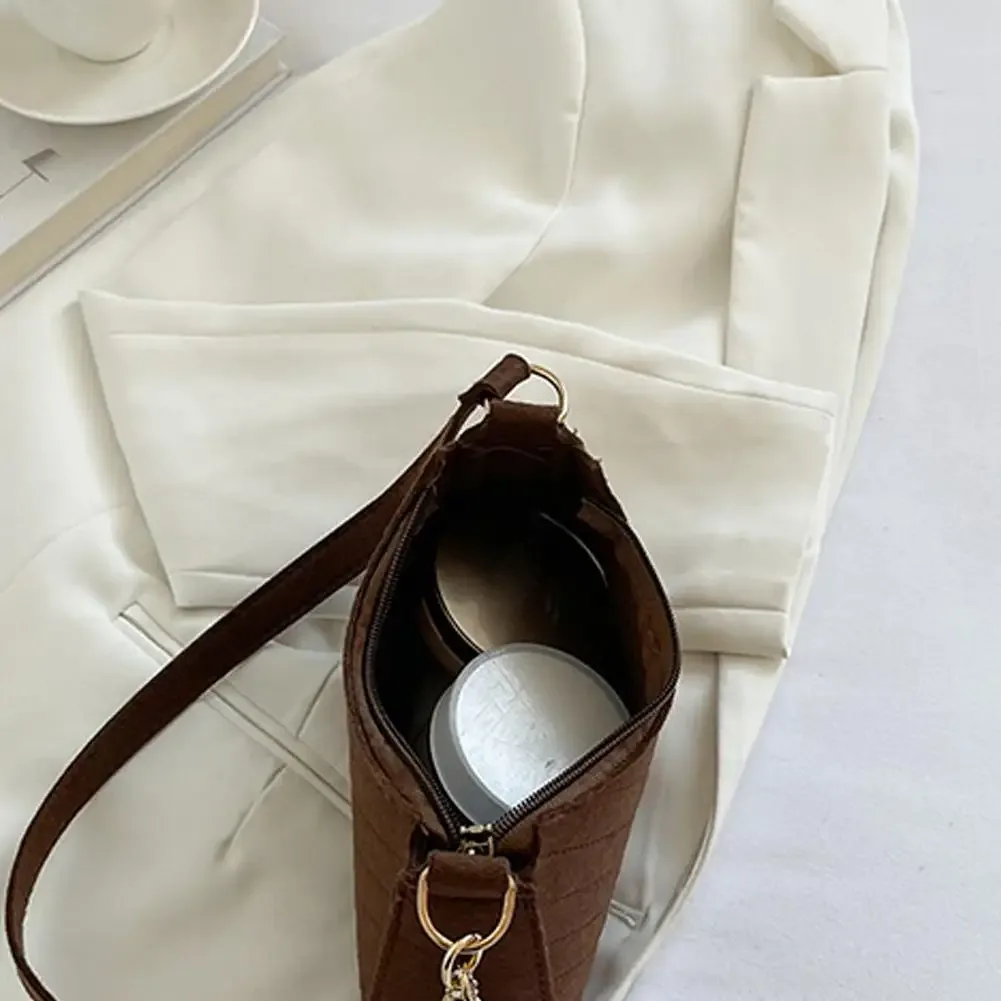 mini sacs à bandoulière pour femmes, sacs à main en feutre tendance pour femmes, sacs sous le bras au design avancé, mini sacs selle