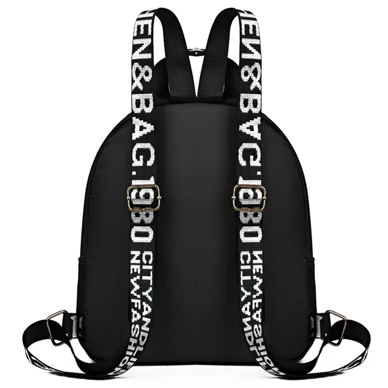 Sac à bandoulière double avec rivets brodés en forme de losange pour femmes, nouveau style, sac de voyage tendance, sac décontracté et polyvalent pour femmes.