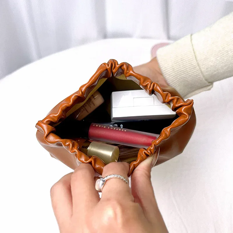 organisateur voyage cosmétiques pliables ovale ouvert motif plissé couleur bleu noir beige femme maquillage chauffereuse