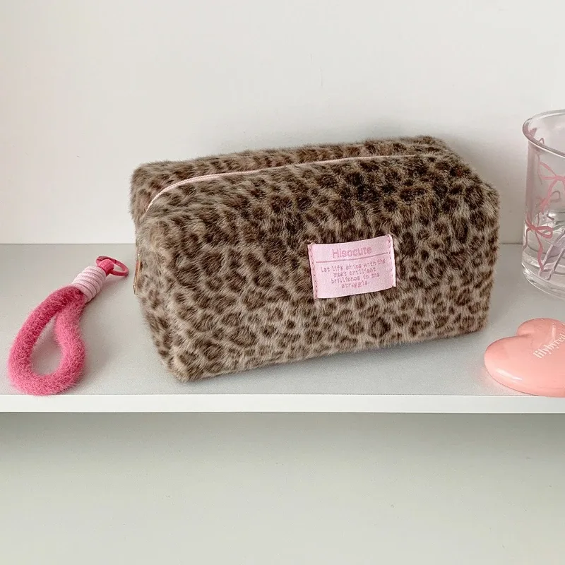 grande trousse de maquillage rose en peluche à imprimé léopard pour femme, sac fourre-tout cosmétique mignon et portable pour le voyage