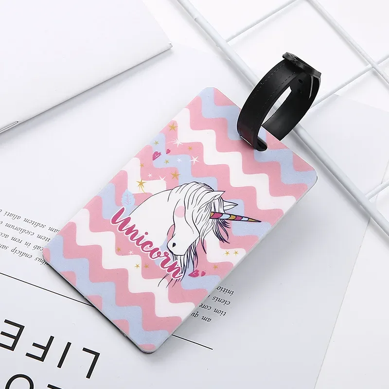étiquette bagage plastique pvc silicone motifs dessin animé fruits animaux gâteaux licorne visages souriant coeurs avions rose blanc bleu vert jaune violet voyage