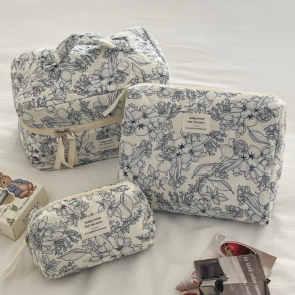 sac à cosmétiques matelassé rose fraise pour femme, 1 pièce, organiseur de voyage portable, pochette de rangement pour maquillage et articles de toilette, sac à main zippé pour femme