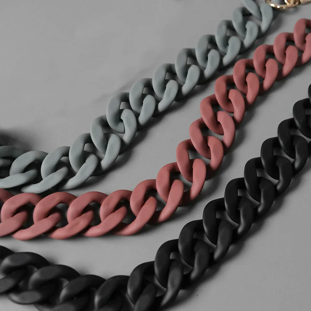 chaîne silicone maillons entrelacés boucles dorées accessoire voyage sangle remplacement noir blanc marron rose pâle gris vert