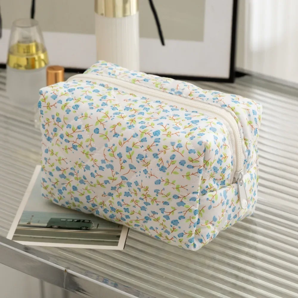 trousse de maquillage portable en coton matelassé à fleurs, sac à main de toilette multifonctionnel de grande capacité, porte-monnaie léger pour femmes