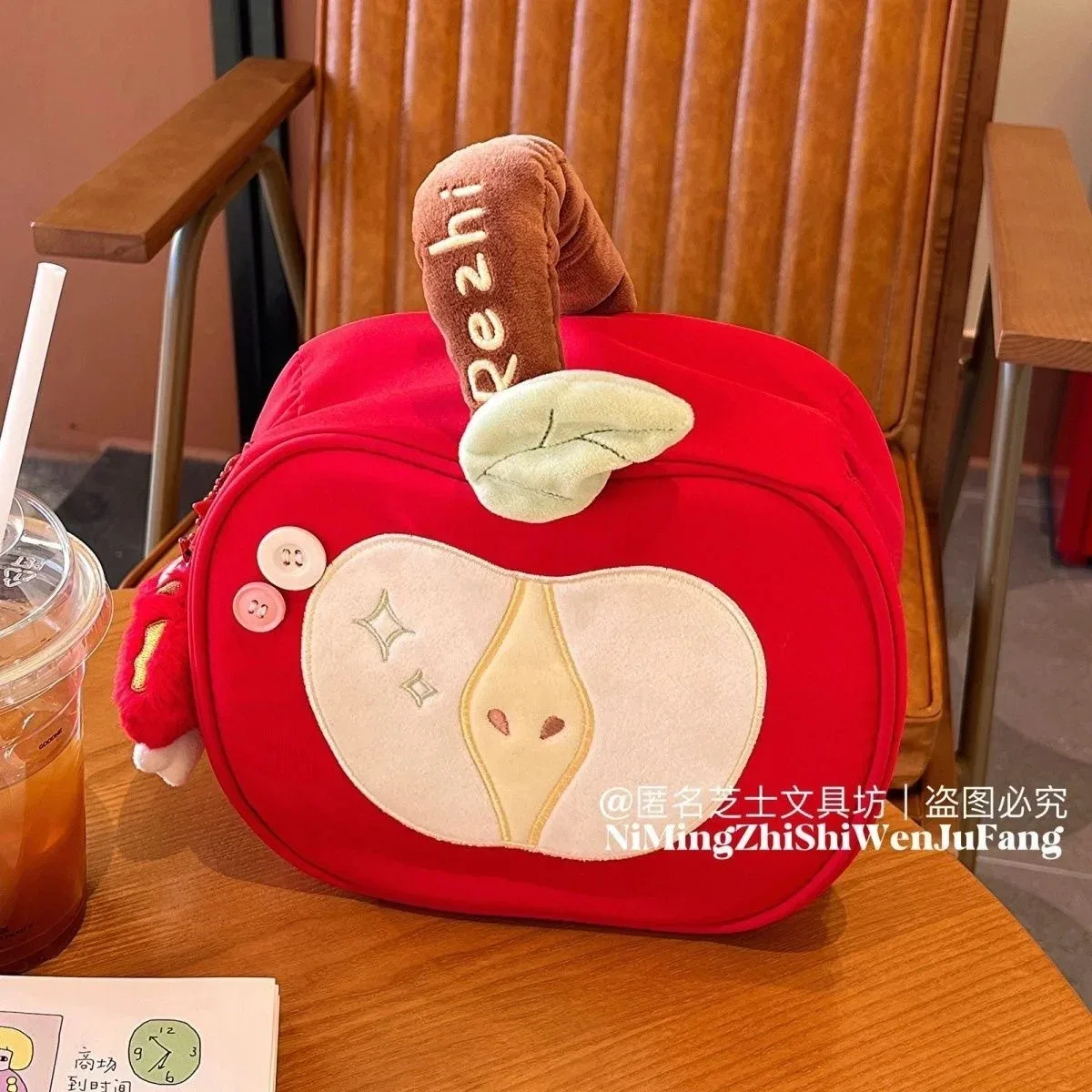 sac cosmétique en peluche rouge pomme, pochette de maquillage portable, organisateur de toilette, grande capacité, sac de voyage pour produits de soin de la peau pour femmes