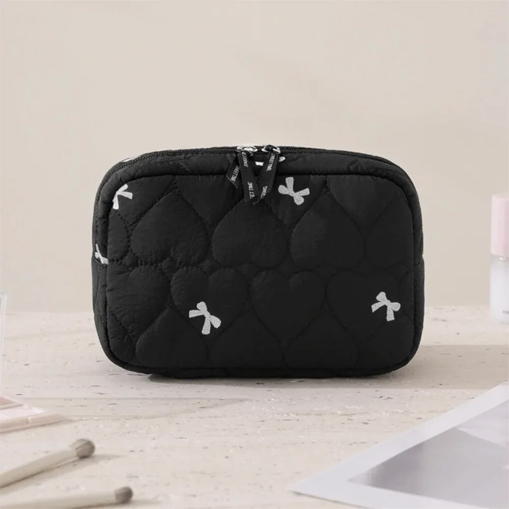 pochette de maquillage matelassée tendance, légère, avec nœud en forme de cœur, grande capacité, sac de toilette de voyage pour femmes