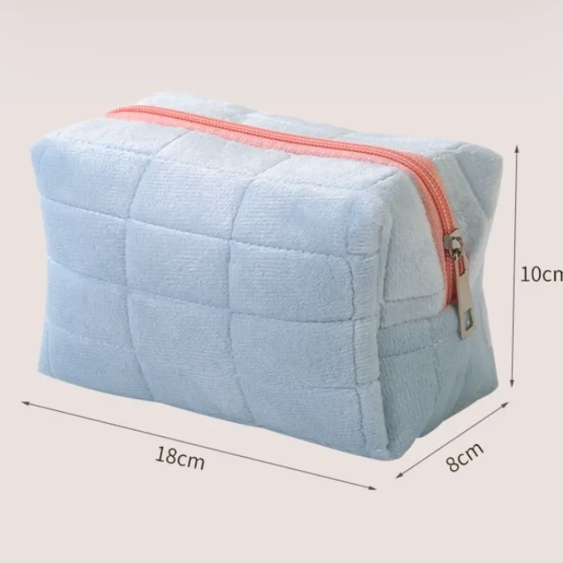 sac de rangement de maquillage en peluche avec nom brodé personnalisé - trousse de toilette de voyage portable douce, parfaite pour les cadeaux d'anniversaire et l'utilisation quotidienne