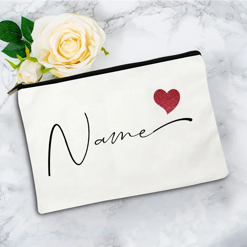 trousse de maquillage personnalisée avec nom en forme de cœur, sac de rangement pour articles de toilette pour femme, trousse à cosmétiques, cadeau de fête pour enseignant