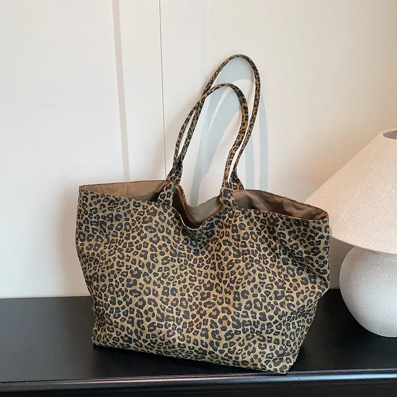 sac à bandoulière imprimé léopard pour femmes, texture simple, fourre-tout à poignée, sac de rangement décontracté polyvalent et pour les déplacements