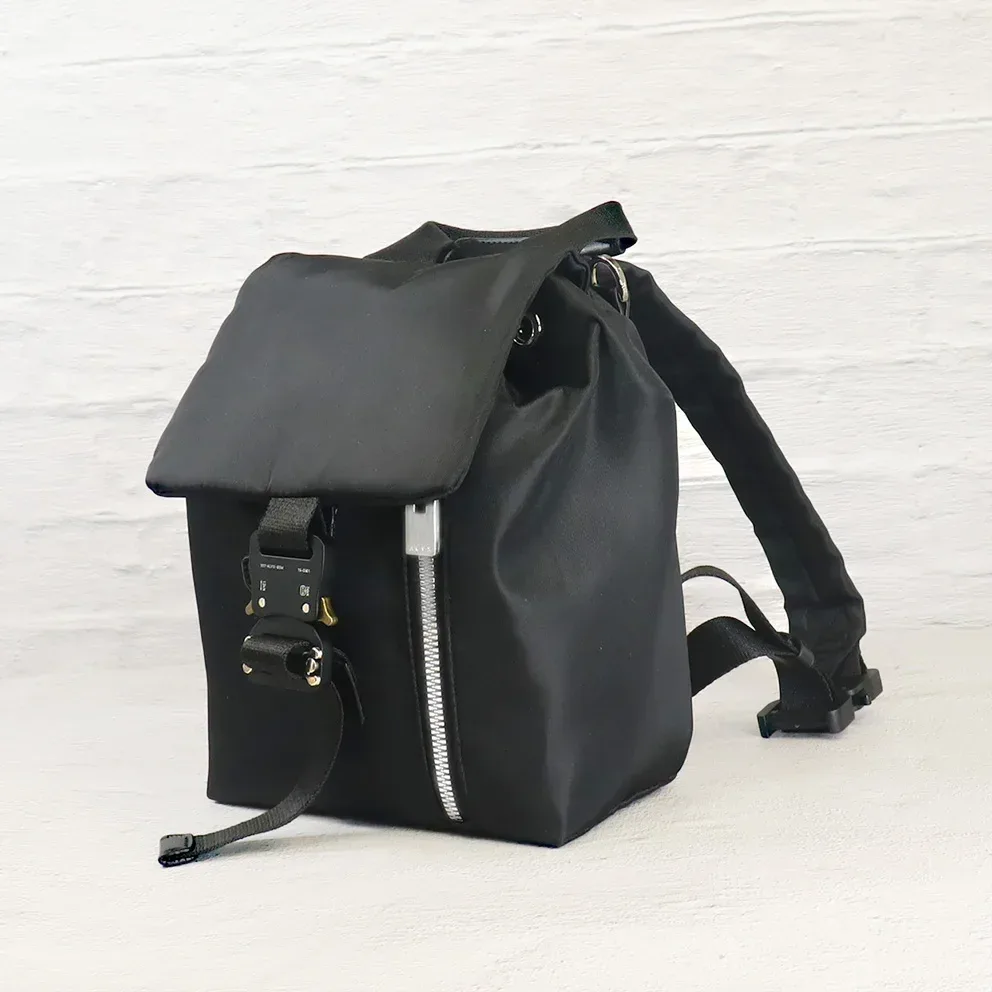 sac dos nylon lettre logo doublure nylon intérieur zippé style décontracté capacité inférieure 20 litres usage voyage sport