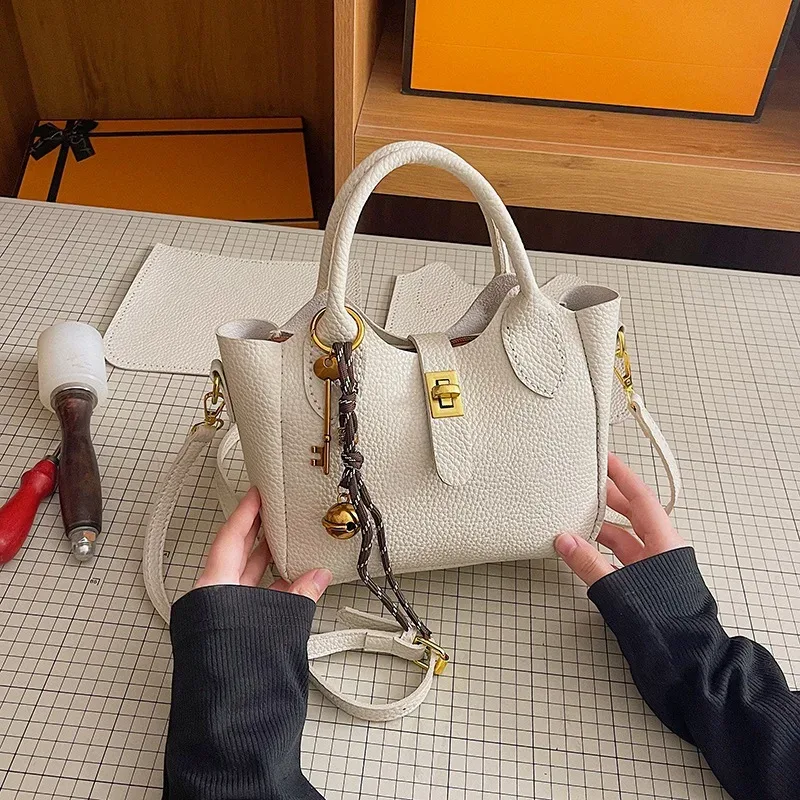 sac fourre-tout fait à la main, sac à main à bandoulière, accessoire artisanal en cuir, ensemble de matériel semi-fini cousu à la main, bricolage