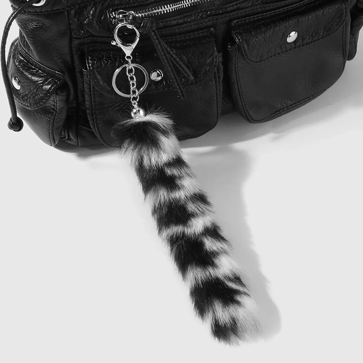 porte-clés queue de raton laveur en fausse fourrure, breloque de sac rayée et moelleuse pour femmes et filles, accessoire pendentif pour sac à dos et sac à main style y2k punk
