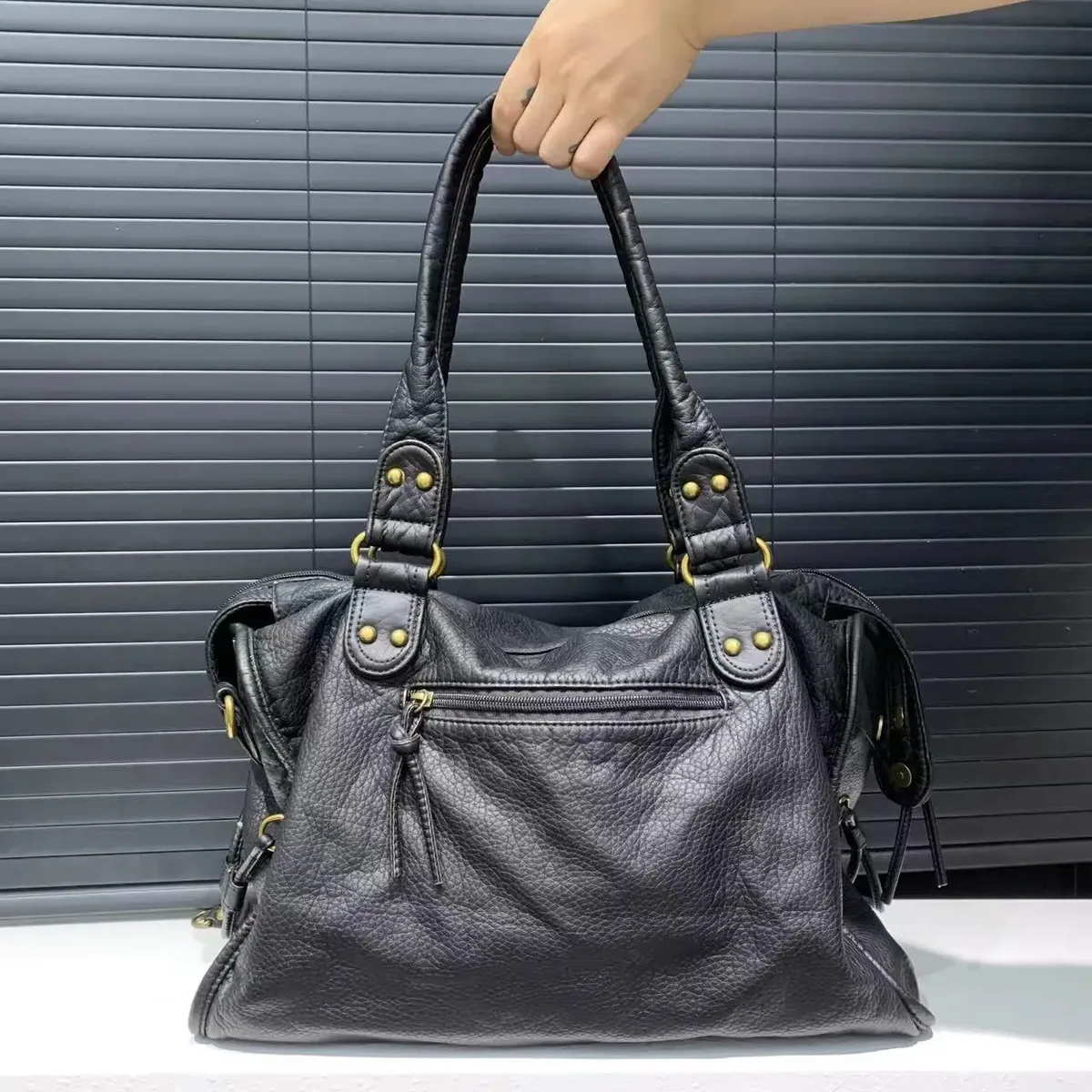 sac bandoulière y2k spicy girl, sac vintage en cuir lavé, sac moto en cuir souple, sac grande capacité