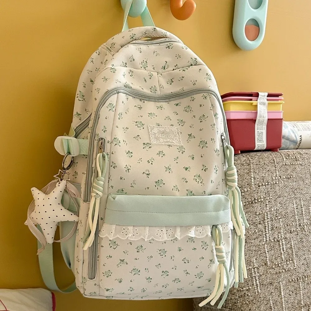 sac à dos à imprimé floral avec décor en dentelle, ultra léger, avec pendentif étoile, esthétique fraîche, grande capacité, idéal pour les trajets quotidiens.