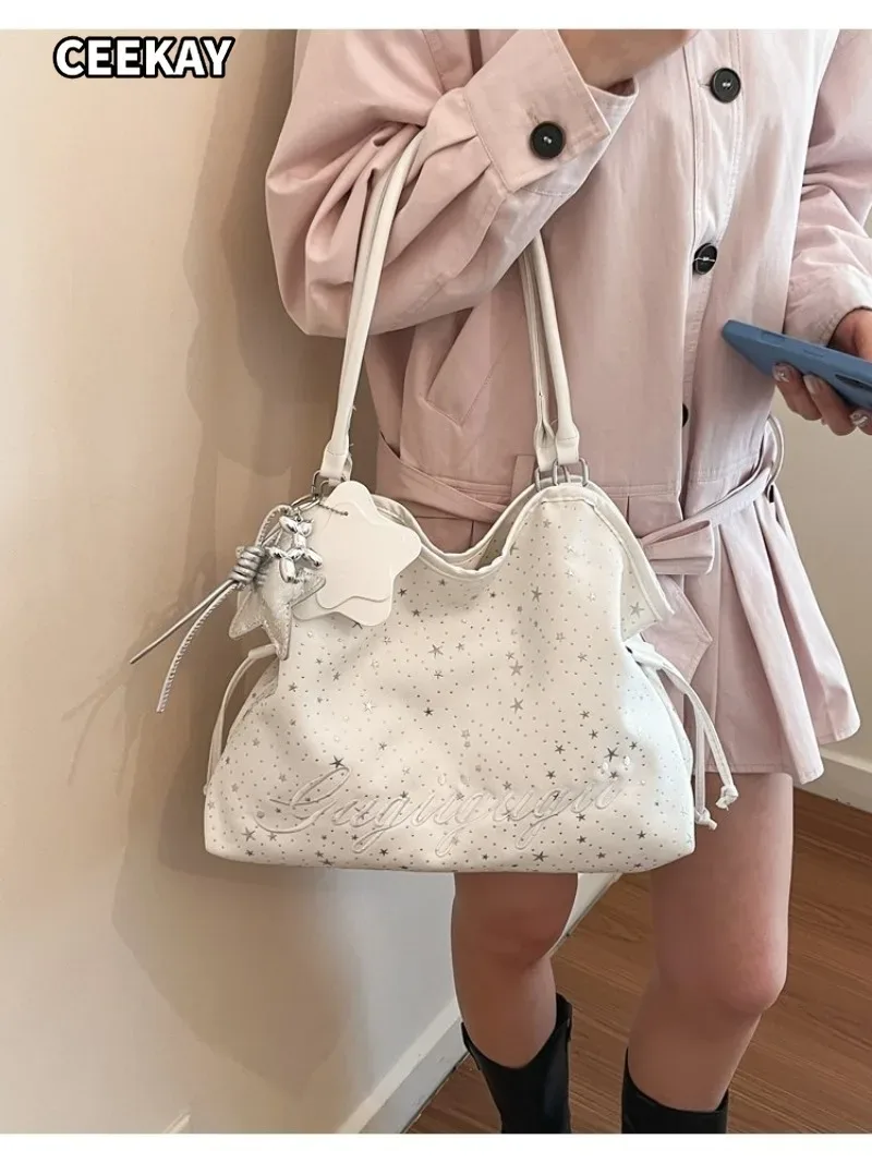 ceekay sac fourre-tout grande taille en pu imprimé étoiles argentées avec pendentif étoile, cordon de serrage latéral et poignée large, sac à bandoulière décontracté