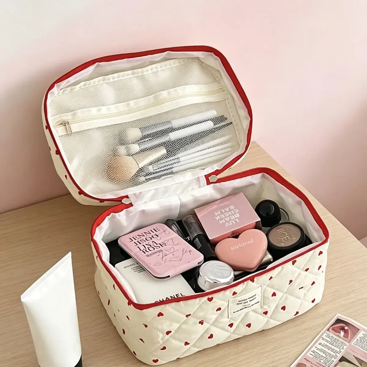 sac de maquillage portable pour femmes, sac de rangement rouge love, sac matelassé multifonctionnel de grande capacité, sac de rangement essentiel pour voyage