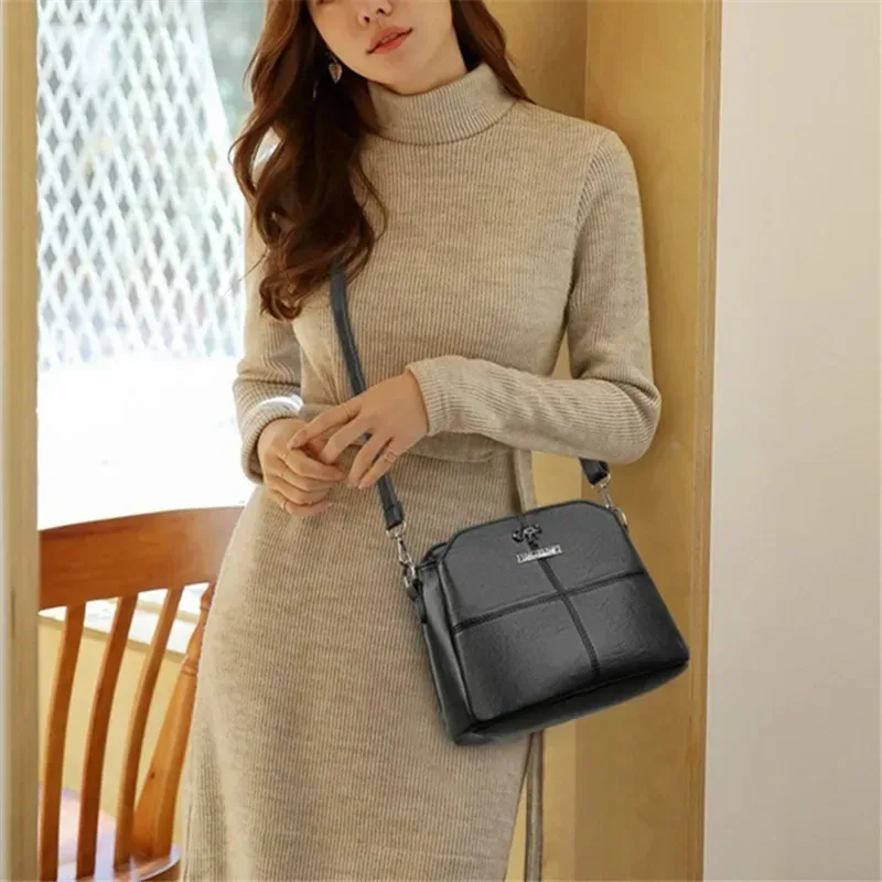 sac à bandoulière en cuir synthétique à trois couches à la mode avec doublure en polyester, sac à bandoulière simple carré élégant pour femmes