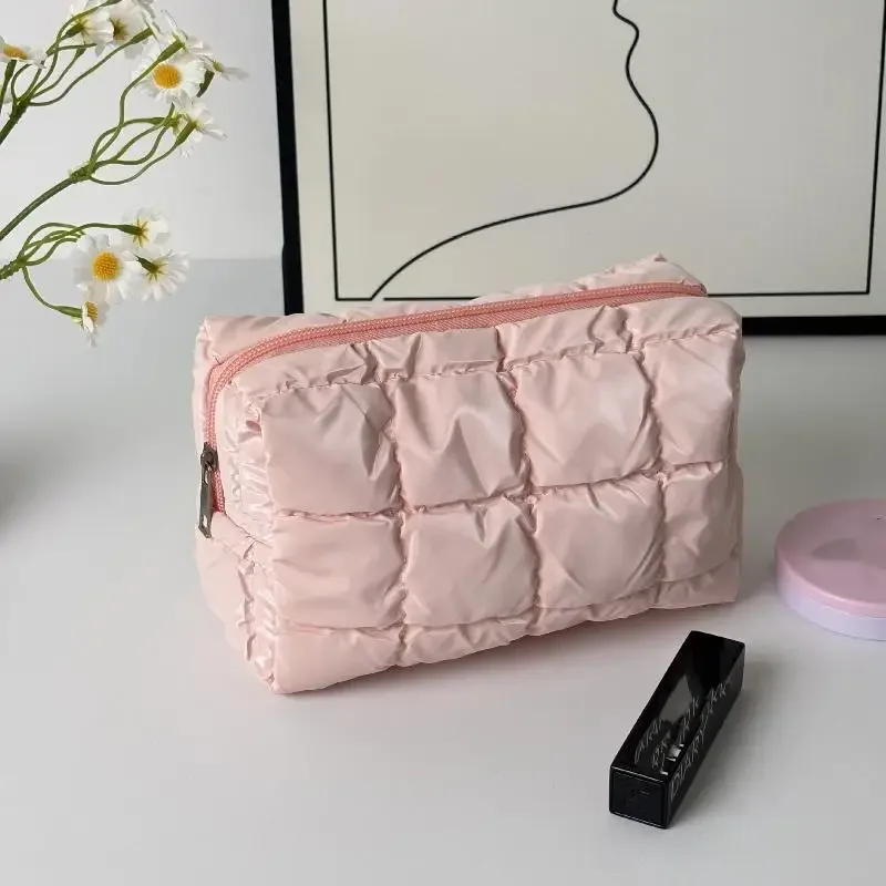 pochette cosmétique matelassée avec un grand espace pour les voyages
