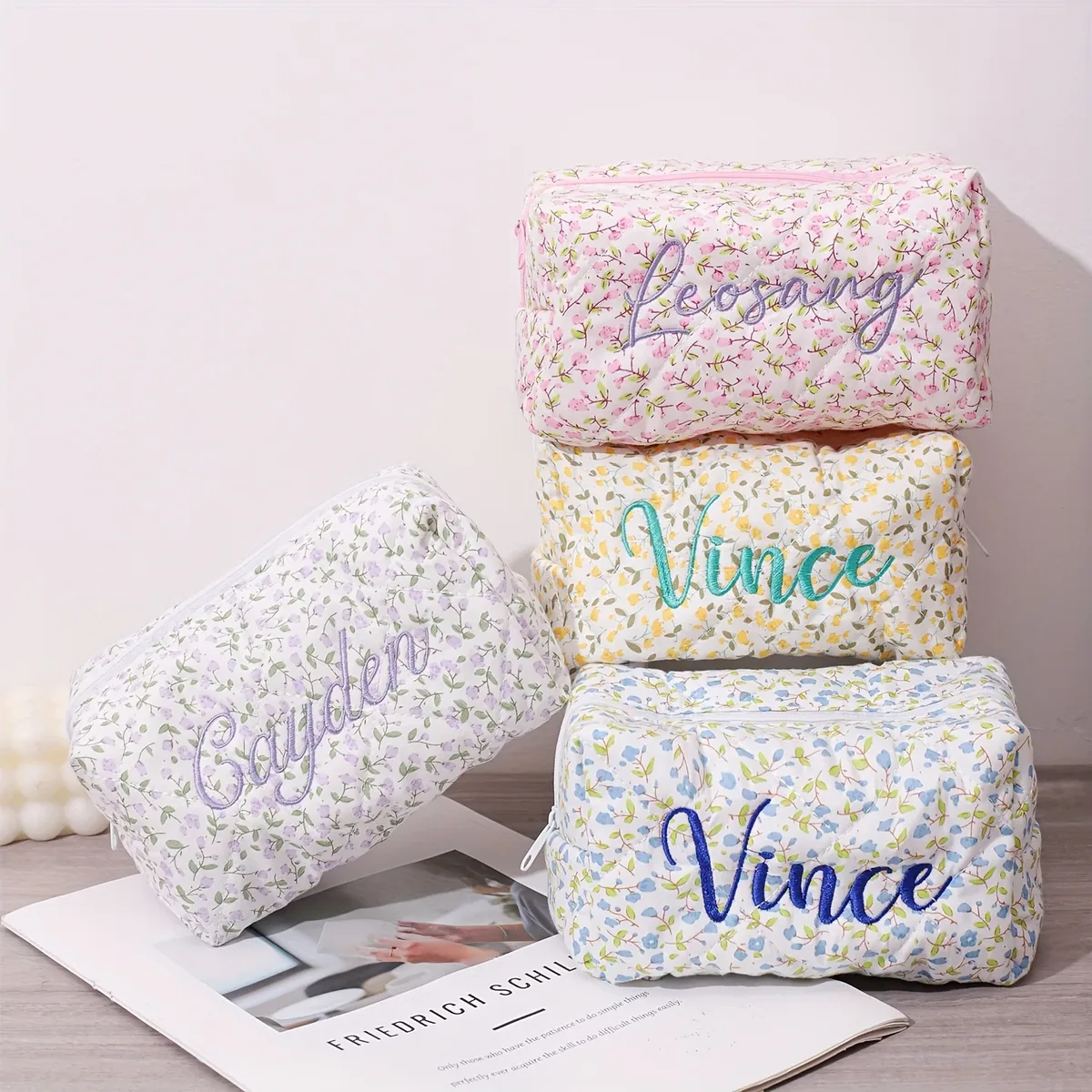 pochette de maquillage personnalisée avec un motif floral brodé, sac de toilette, trousse de toilette de voyage, idéale pour un cadeau de demoiselle d'honneur